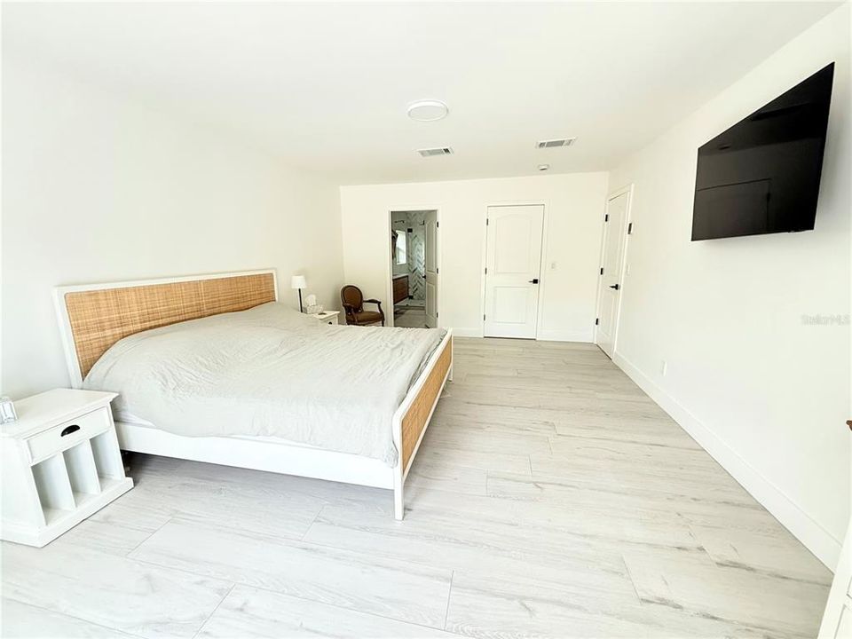 En Venta: $1,375,000 (4 camas, 3 baños, 2100 Pies cuadrados)
