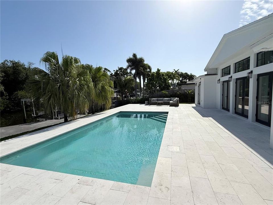 En Venta: $1,375,000 (4 camas, 3 baños, 2100 Pies cuadrados)