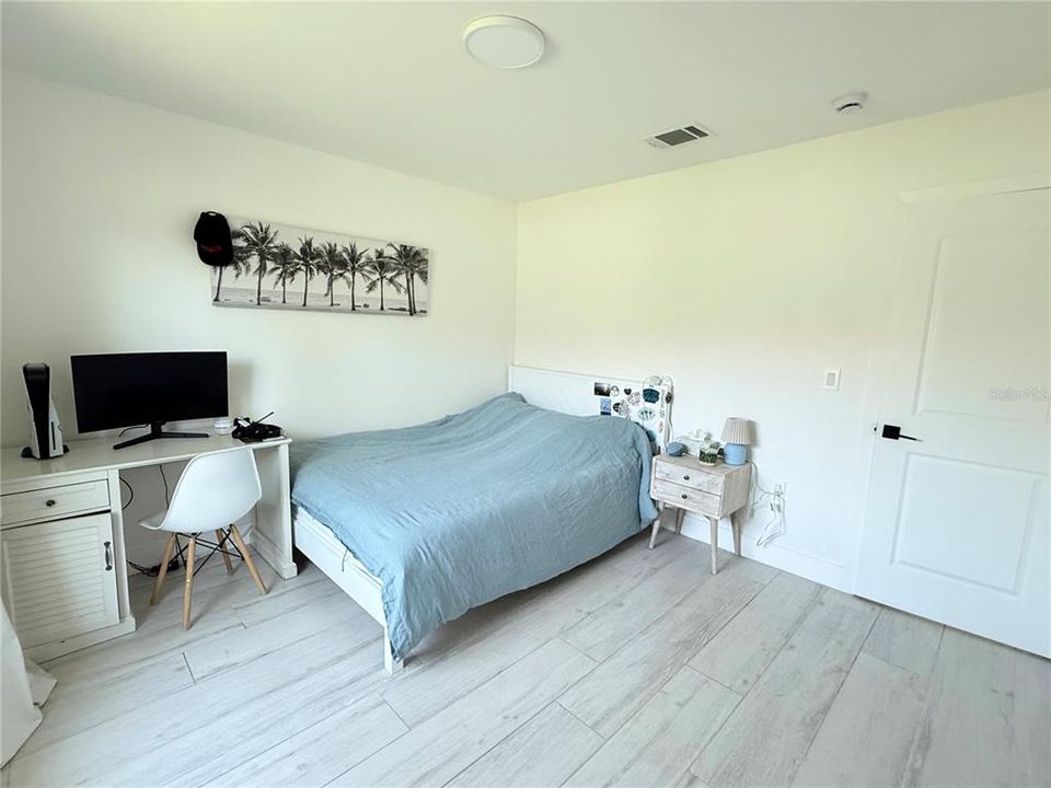 En Venta: $1,375,000 (4 camas, 3 baños, 2100 Pies cuadrados)