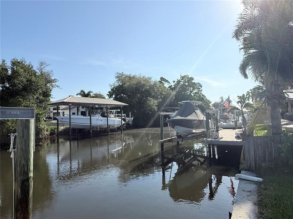 En Venta: $1,375,000 (4 camas, 3 baños, 2100 Pies cuadrados)