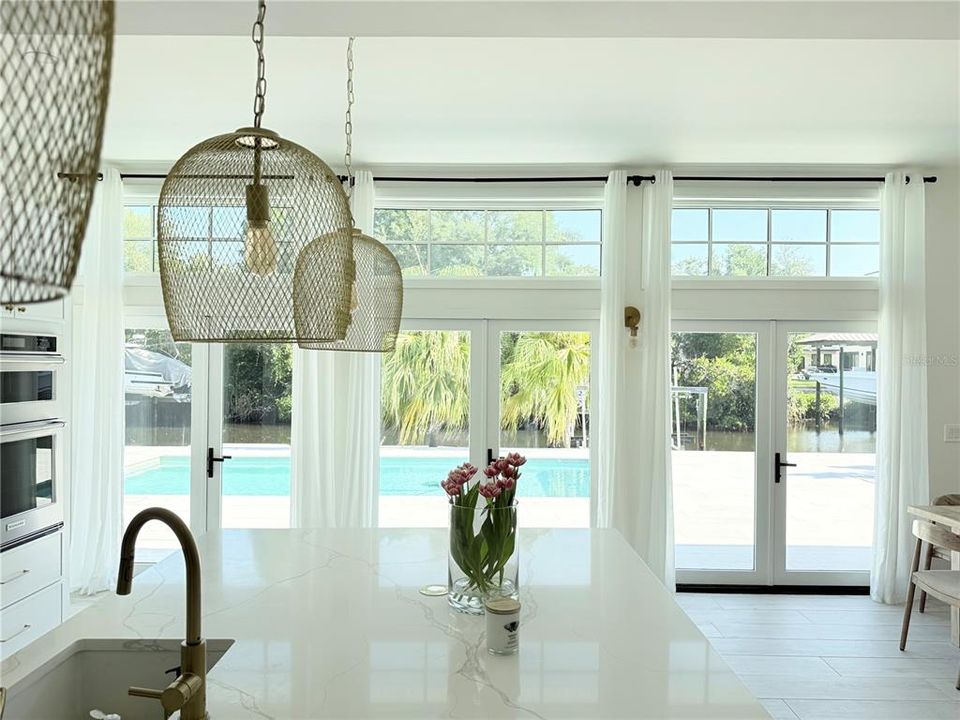 En Venta: $1,375,000 (4 camas, 3 baños, 2100 Pies cuadrados)