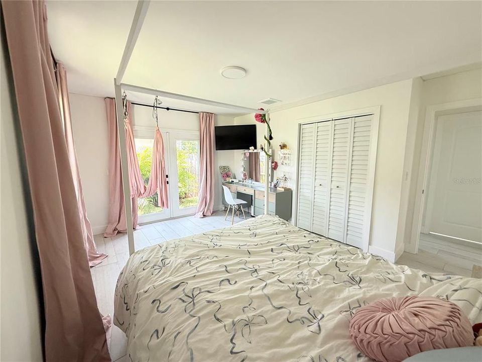 En Venta: $1,375,000 (4 camas, 3 baños, 2100 Pies cuadrados)