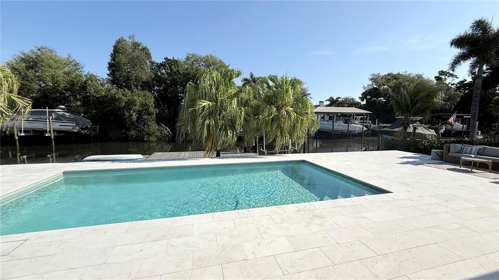 En Venta: $1,375,000 (4 camas, 3 baños, 2100 Pies cuadrados)