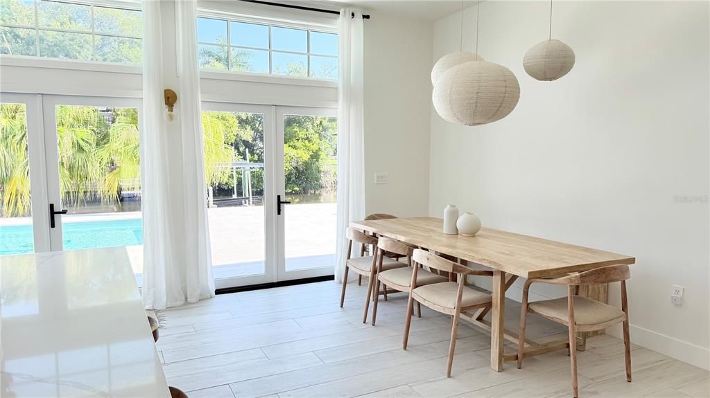 En Venta: $1,375,000 (4 camas, 3 baños, 2100 Pies cuadrados)
