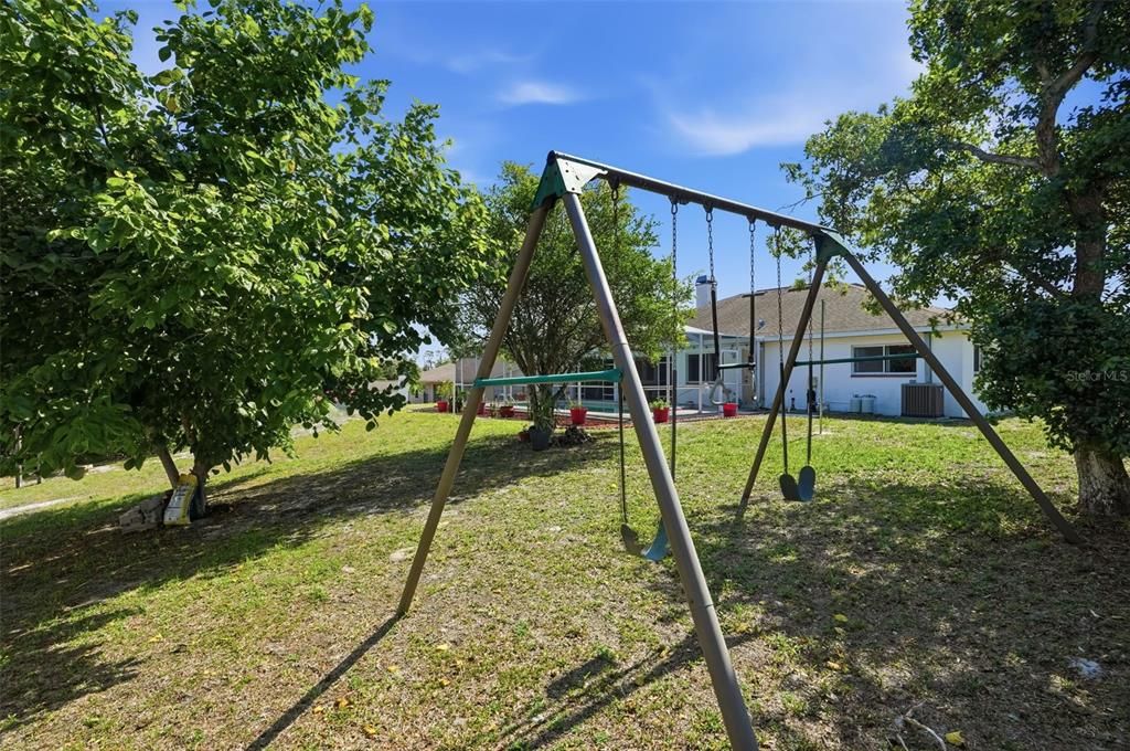 Под контрактом: $339,900 (3 спален, 2 ванн, 1929 Квадратных фут)