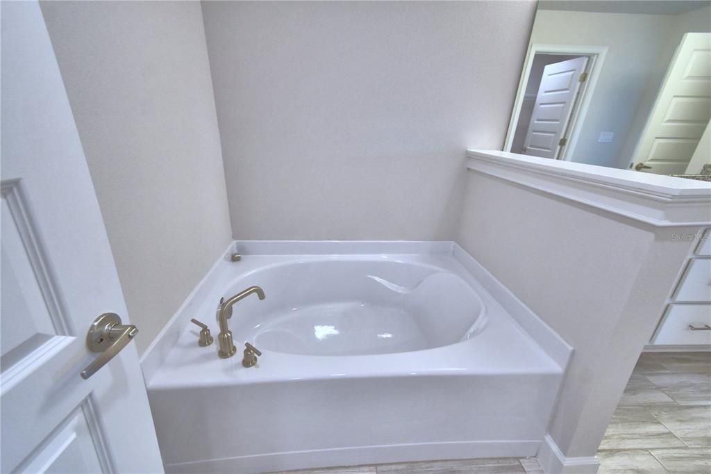 For Sale: $448,665 (4 beds, 3 baths, 2200 Square Feet)