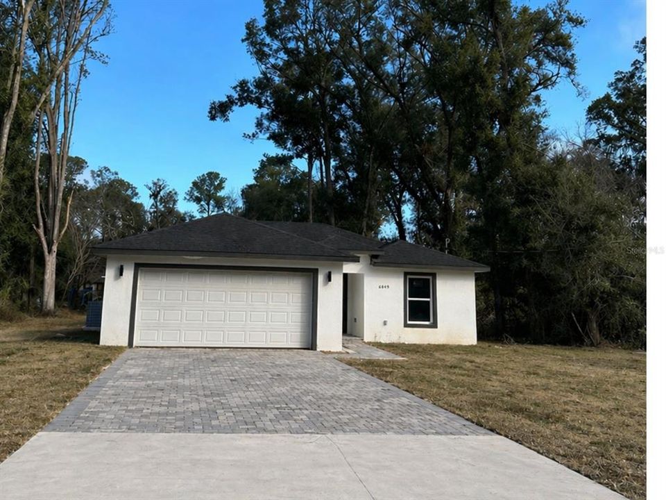 For Rent: $1,950 (3 beds, 2 baths, 1305 Square Feet)