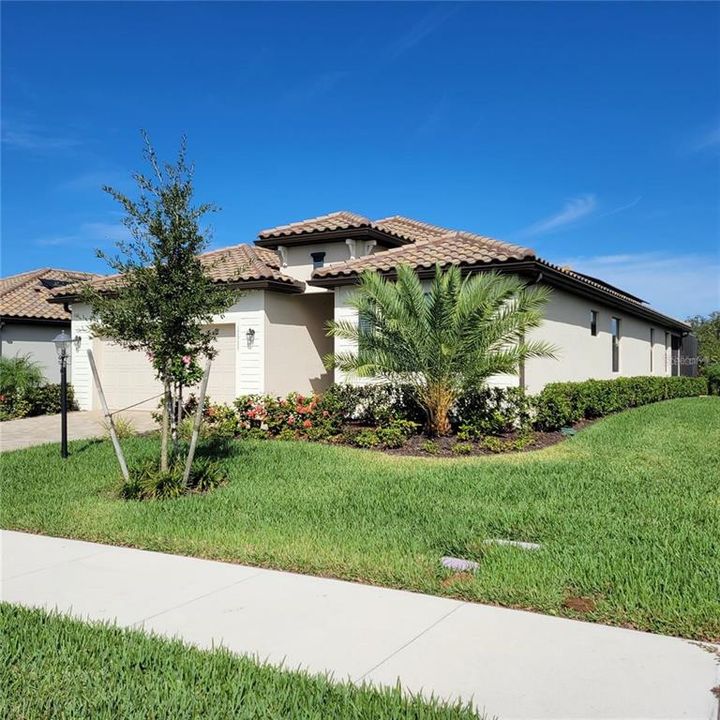 For Rent: $3,950 (3 beds, 3 baths, 2201 Square Feet)