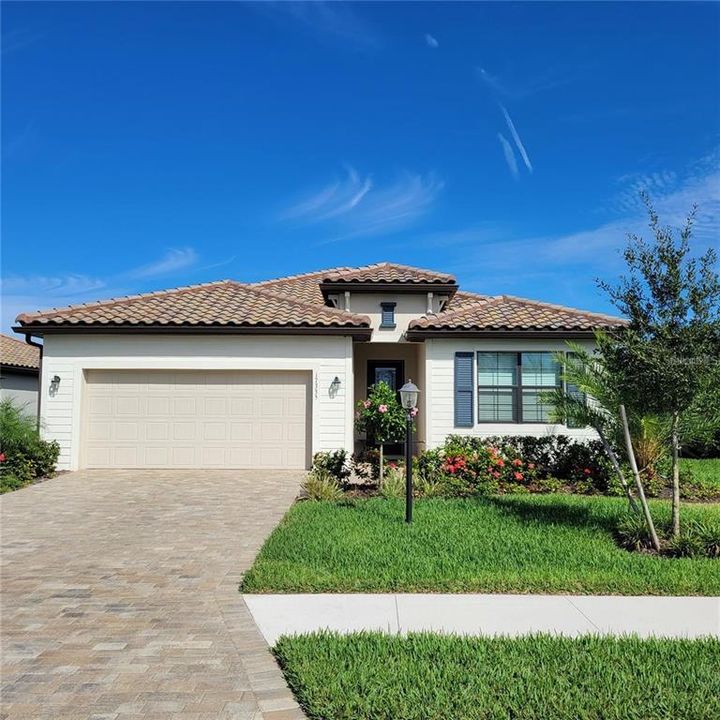 For Rent: $3,950 (3 beds, 3 baths, 2201 Square Feet)