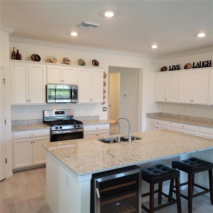 For Rent: $3,950 (3 beds, 3 baths, 2201 Square Feet)