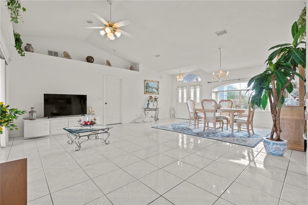 Activo con contrato: $314,000 (3 camas, 2 baños, 1593 Pies cuadrados)