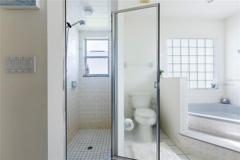 Activo con contrato: $314,000 (3 camas, 2 baños, 1593 Pies cuadrados)