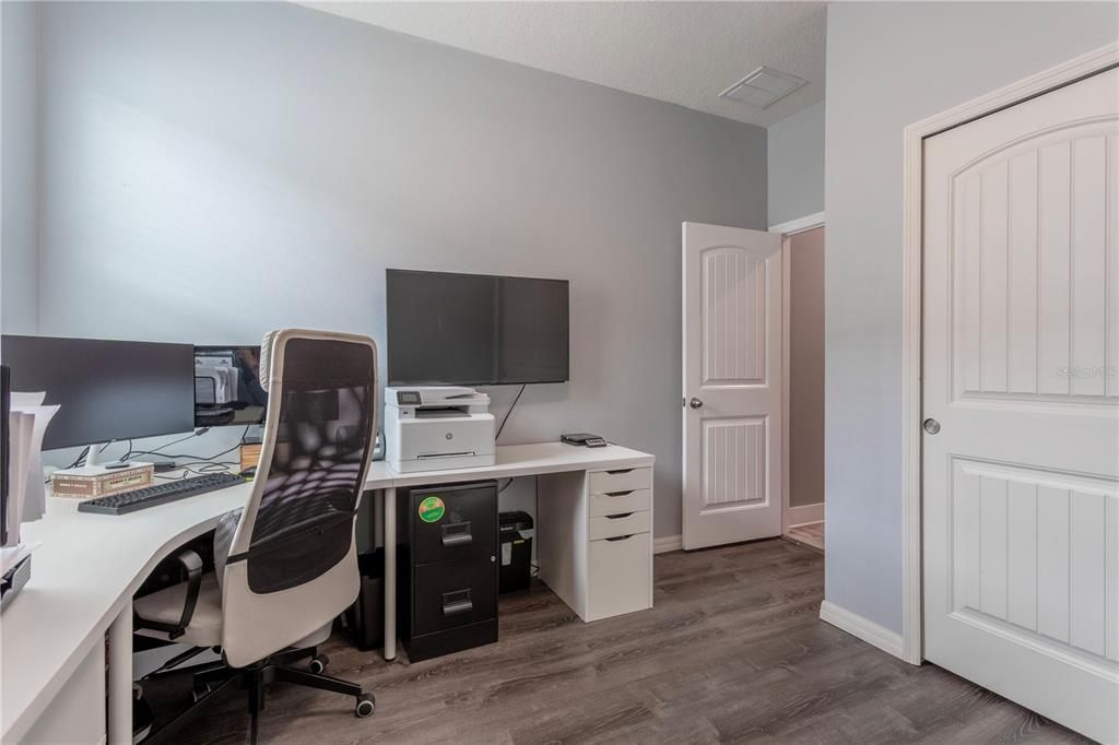 Activo con contrato: $575,000 (4 camas, 2 baños, 2115 Pies cuadrados)