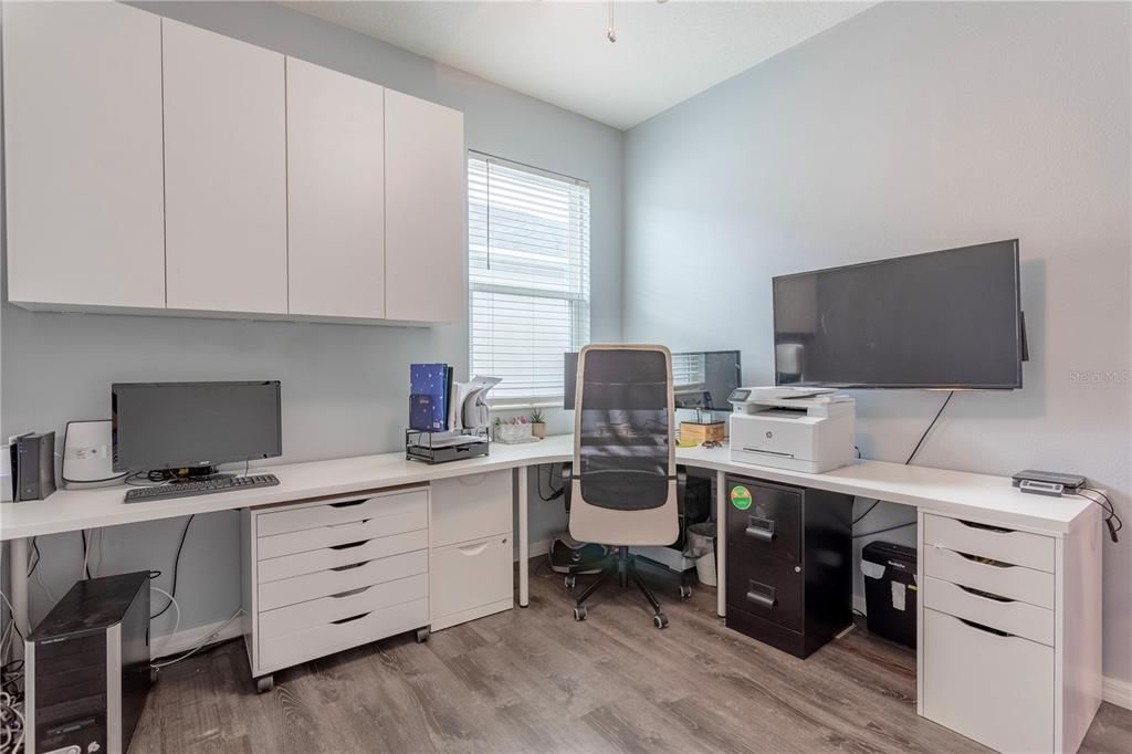 Activo con contrato: $575,000 (4 camas, 2 baños, 2115 Pies cuadrados)