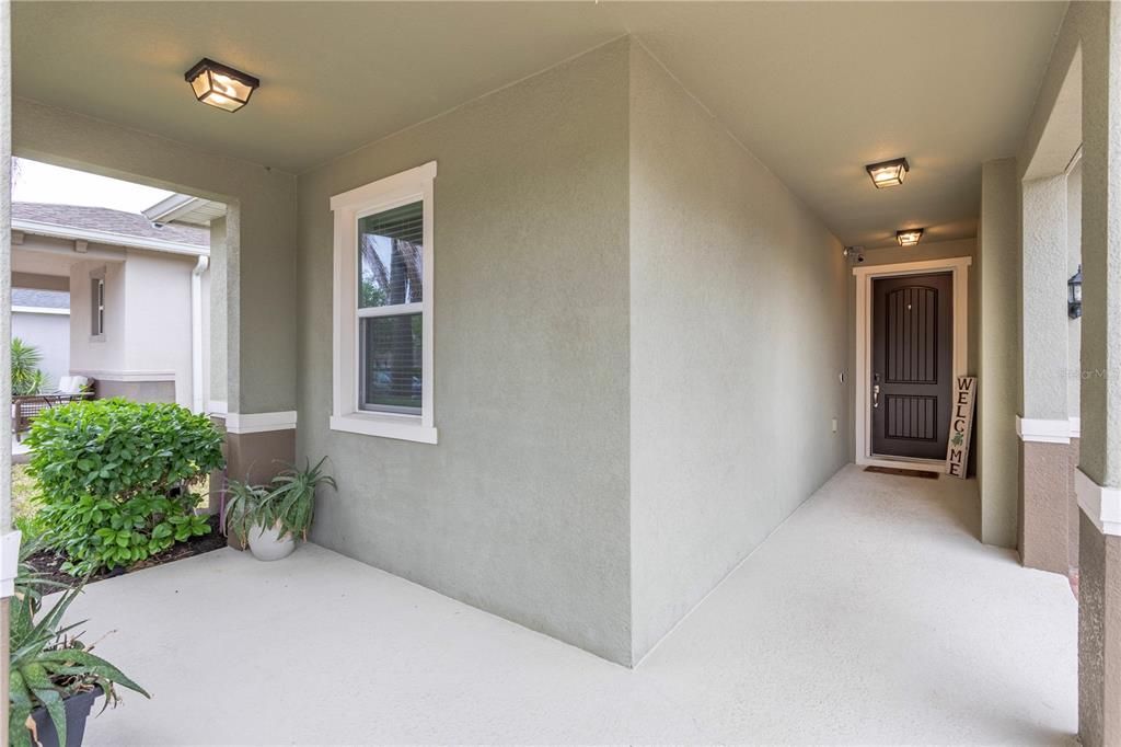 Activo con contrato: $575,000 (4 camas, 2 baños, 2115 Pies cuadrados)