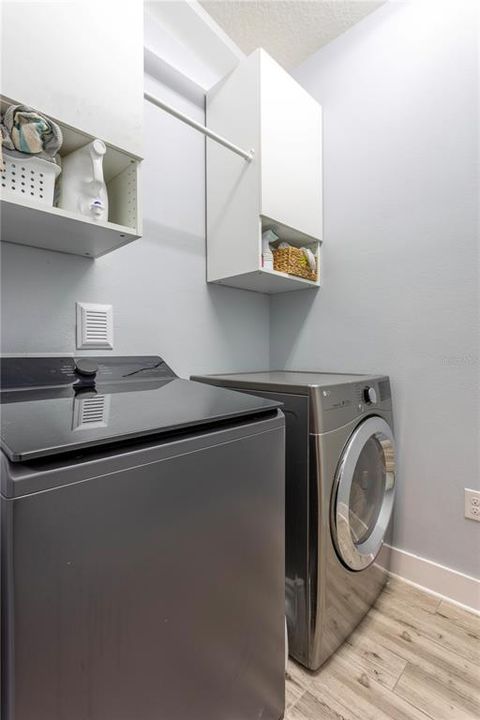 Activo con contrato: $575,000 (4 camas, 2 baños, 2115 Pies cuadrados)