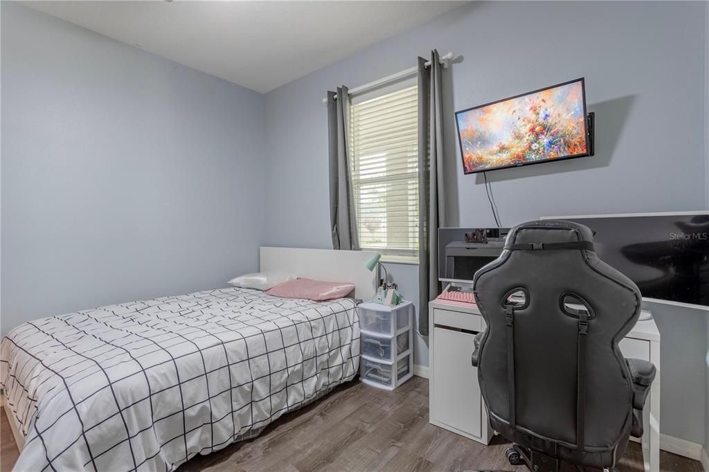 Activo con contrato: $575,000 (4 camas, 2 baños, 2115 Pies cuadrados)