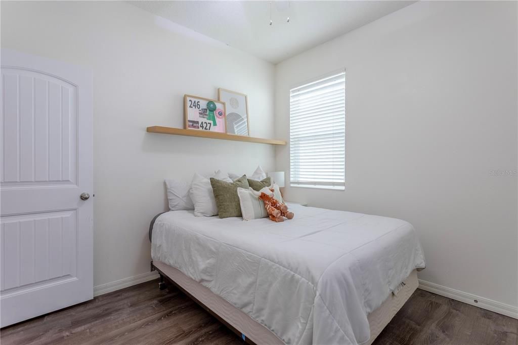 Activo con contrato: $575,000 (4 camas, 2 baños, 2115 Pies cuadrados)