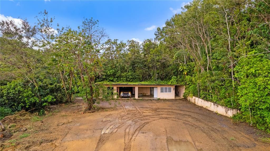 На продажу: $799,000 (7.80 acres)