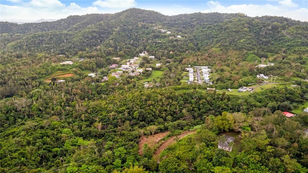 На продажу: $799,000 (7.80 acres)