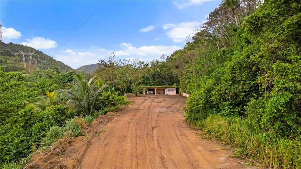 На продажу: $799,000 (7.80 acres)