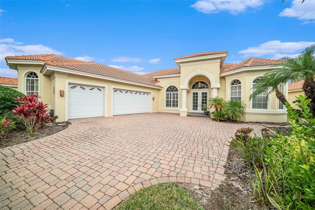 En Venta: $899,900 (4 camas, 3 baños, 3627 Pies cuadrados)