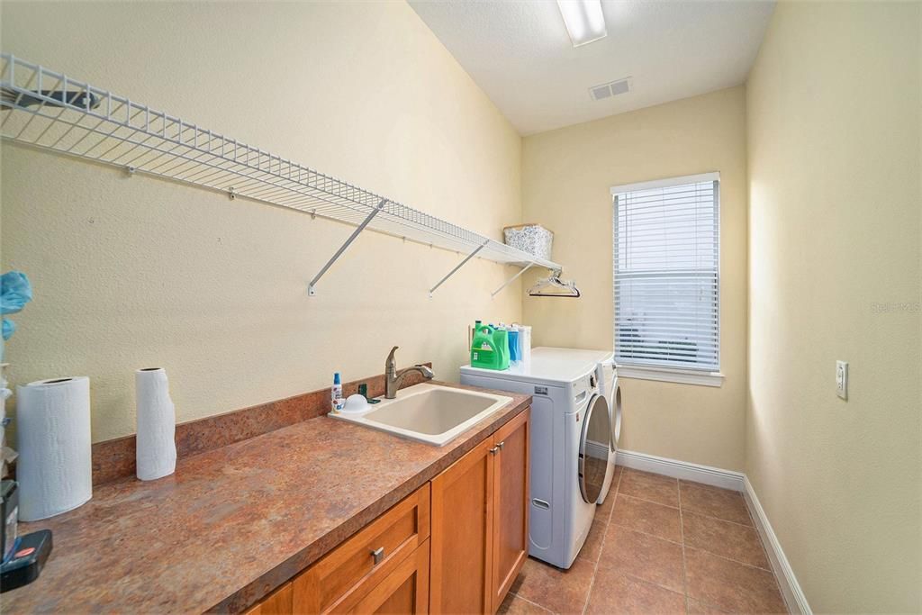 En Venta: $899,900 (4 camas, 3 baños, 3627 Pies cuadrados)