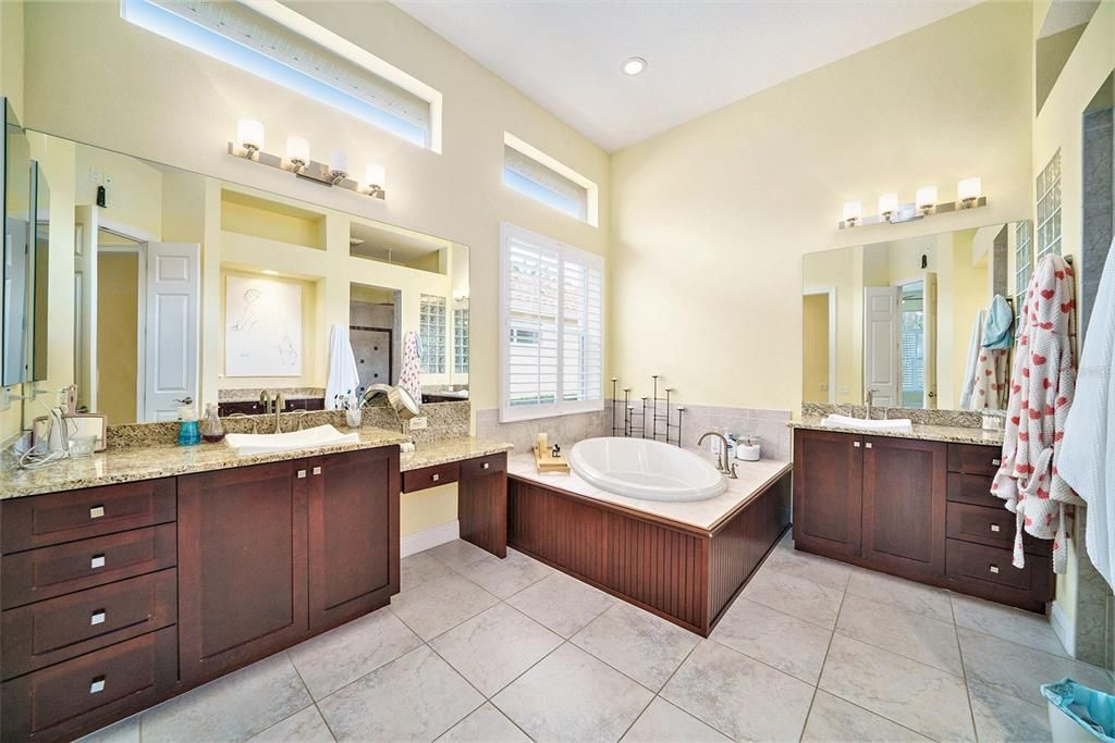 En Venta: $899,900 (4 camas, 3 baños, 3627 Pies cuadrados)