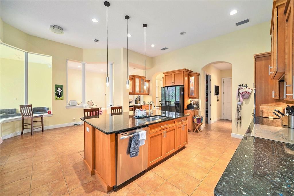 En Venta: $899,900 (4 camas, 3 baños, 3627 Pies cuadrados)