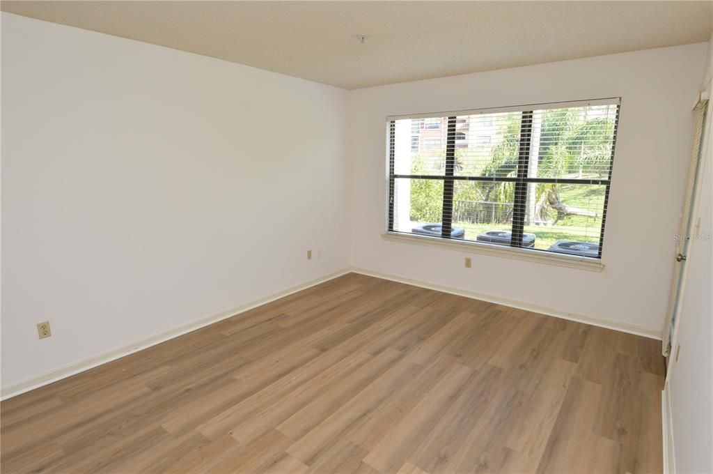 Active With Contract: $1,200 (1 beds, 1 baths, 616 Square Feet)