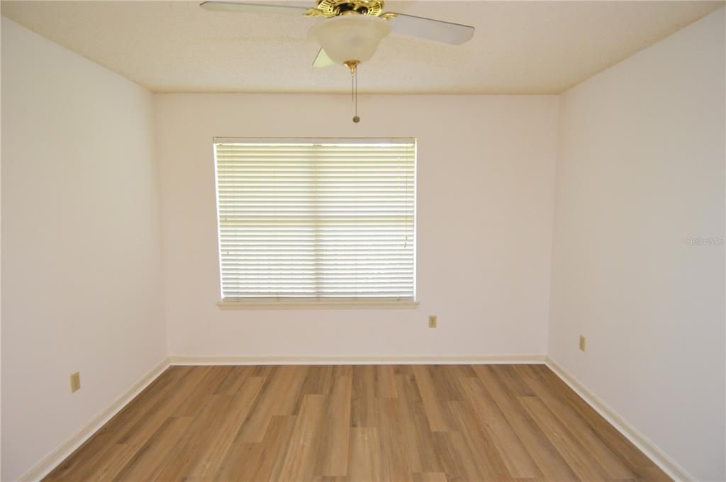 Active With Contract: $1,200 (1 beds, 1 baths, 616 Square Feet)
