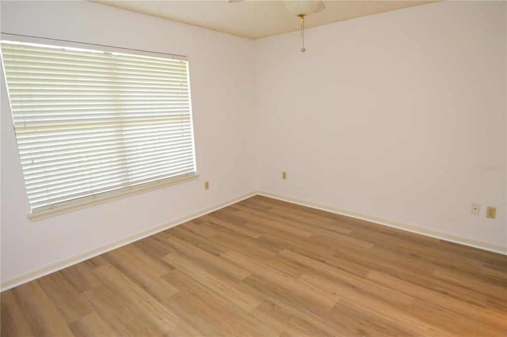 Active With Contract: $1,200 (1 beds, 1 baths, 616 Square Feet)