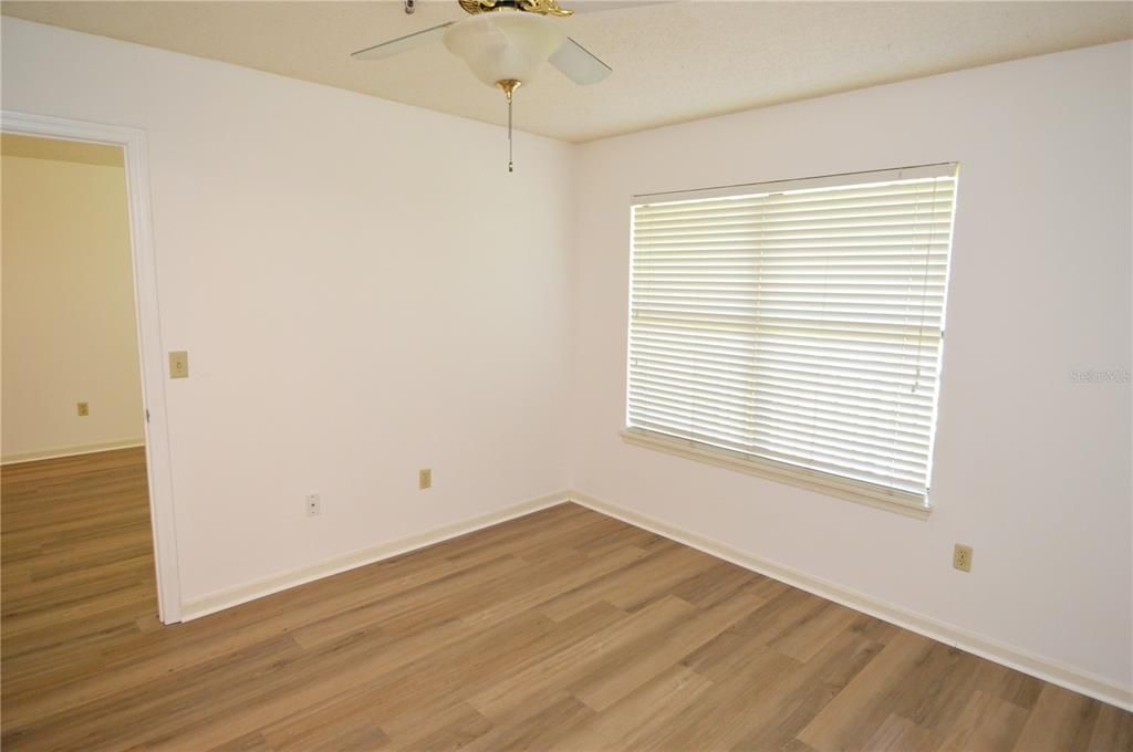Active With Contract: $1,200 (1 beds, 1 baths, 616 Square Feet)