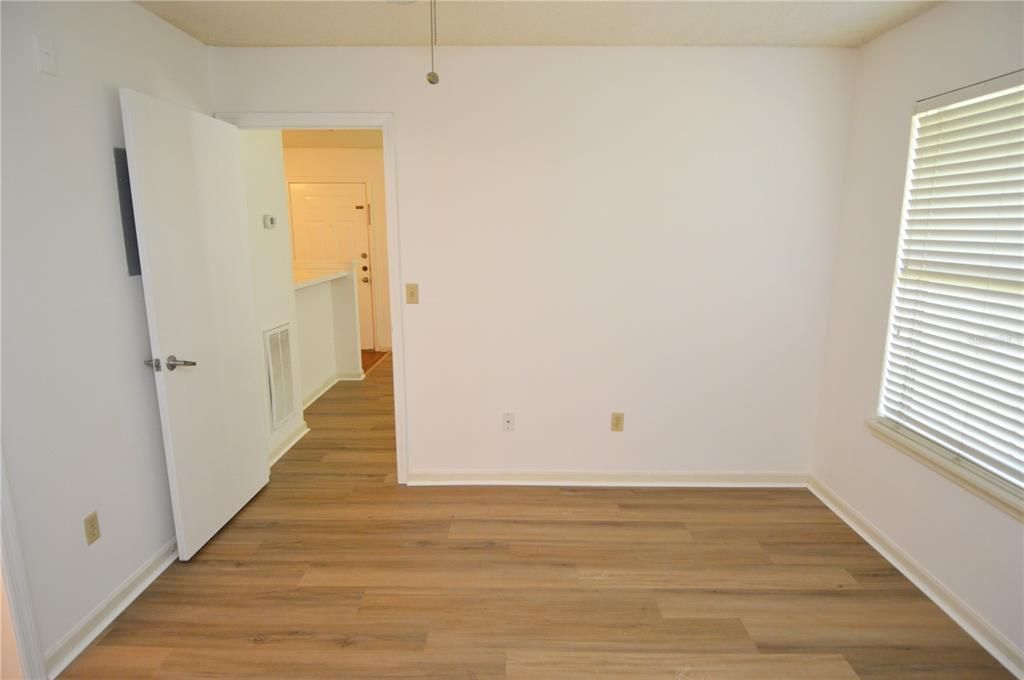 Active With Contract: $1,200 (1 beds, 1 baths, 616 Square Feet)