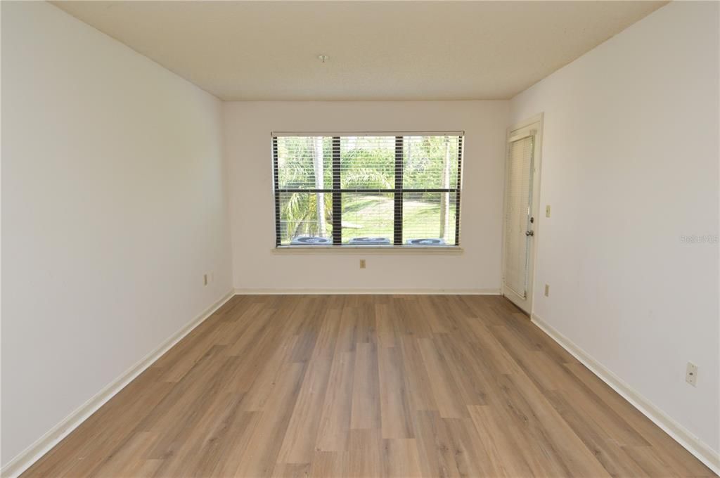 Active With Contract: $1,200 (1 beds, 1 baths, 616 Square Feet)
