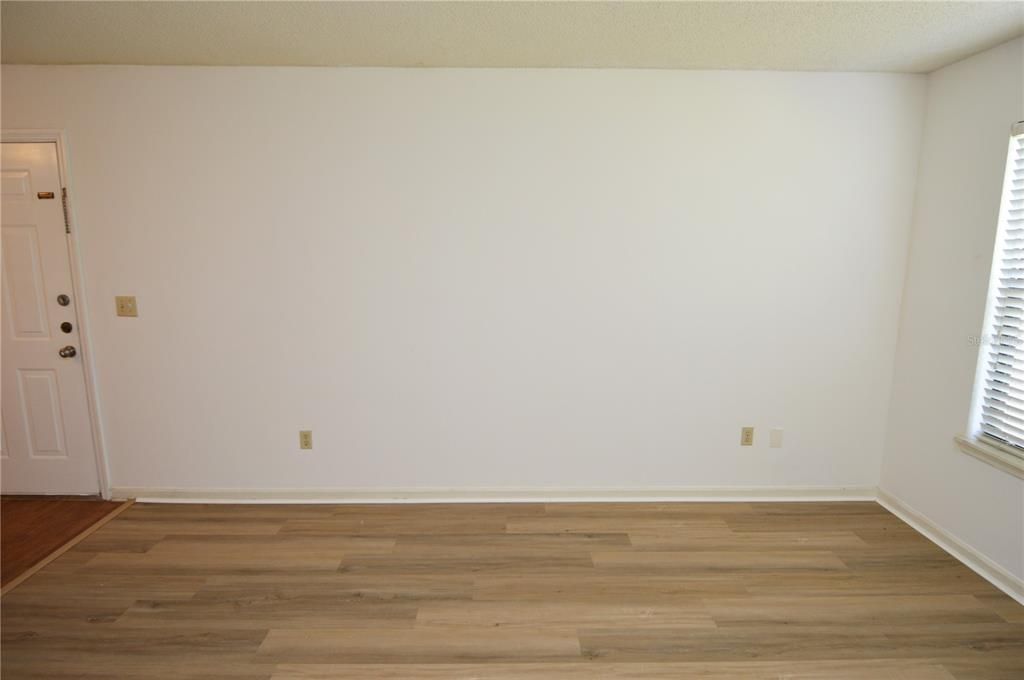 Active With Contract: $1,200 (1 beds, 1 baths, 616 Square Feet)