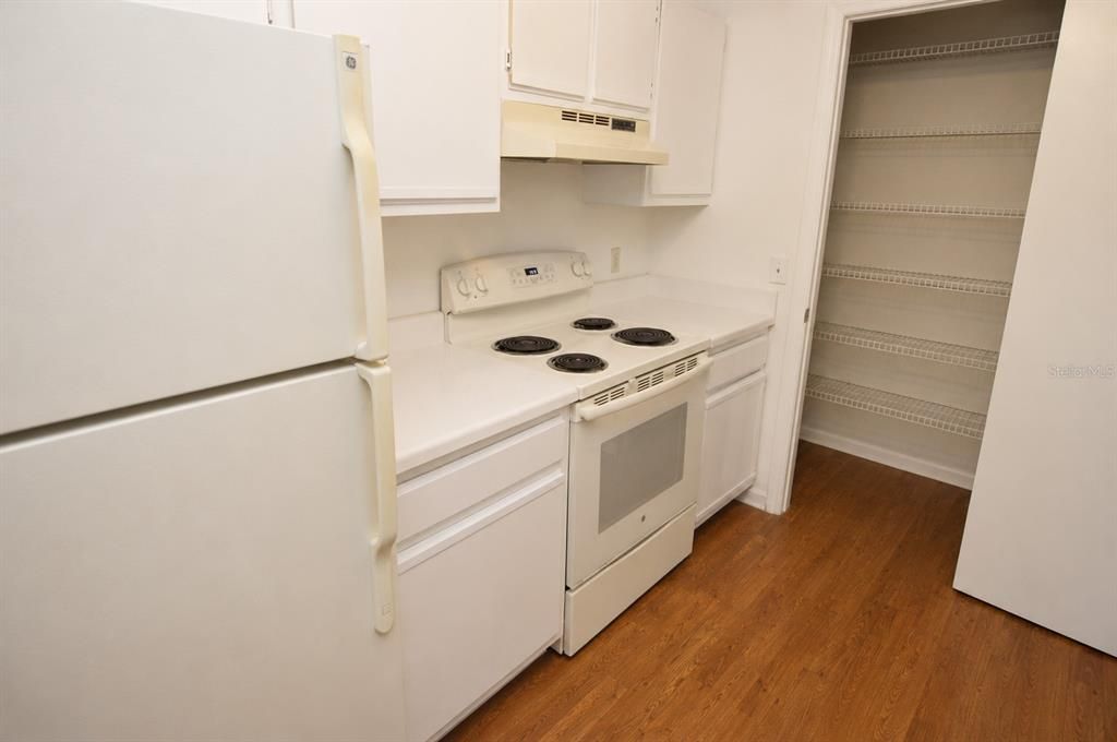 Active With Contract: $1,200 (1 beds, 1 baths, 616 Square Feet)