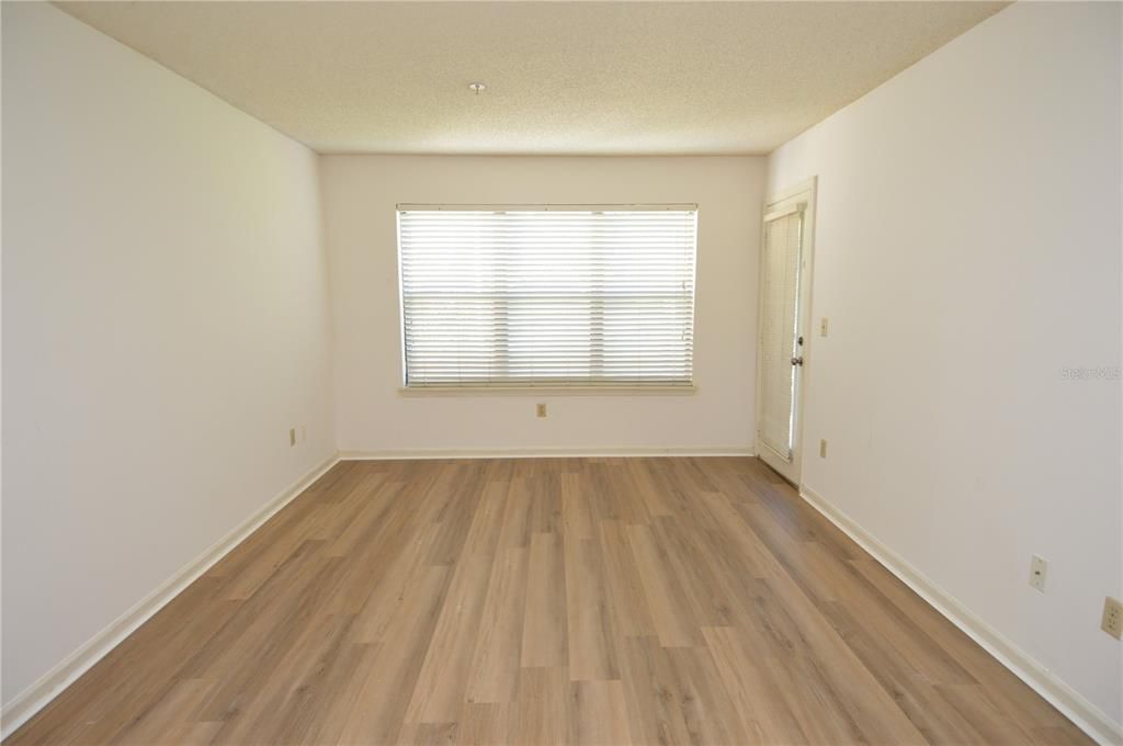 Active With Contract: $1,200 (1 beds, 1 baths, 616 Square Feet)