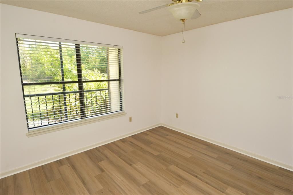 Active With Contract: $1,200 (1 beds, 1 baths, 616 Square Feet)