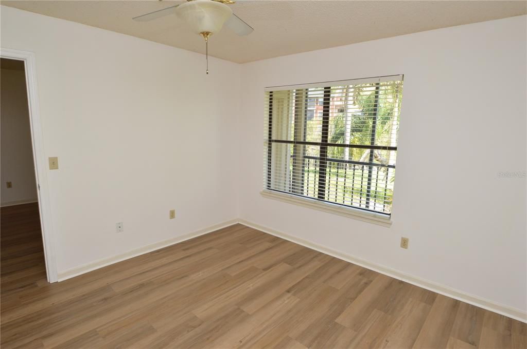 Active With Contract: $1,200 (1 beds, 1 baths, 616 Square Feet)