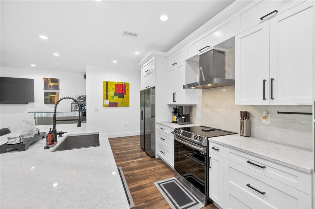 Activo con contrato: $730,000 (4 camas, 3 baños, 2652 Pies cuadrados)