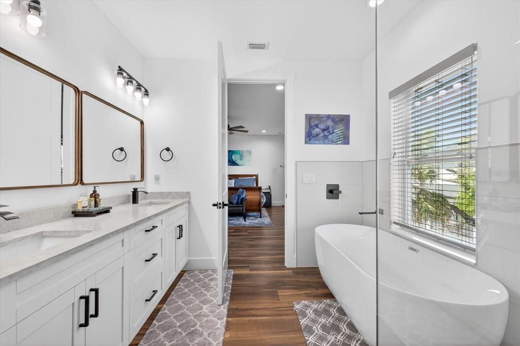 Activo con contrato: $730,000 (4 camas, 3 baños, 2652 Pies cuadrados)
