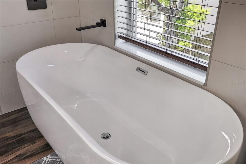 Activo con contrato: $730,000 (4 camas, 3 baños, 2652 Pies cuadrados)
