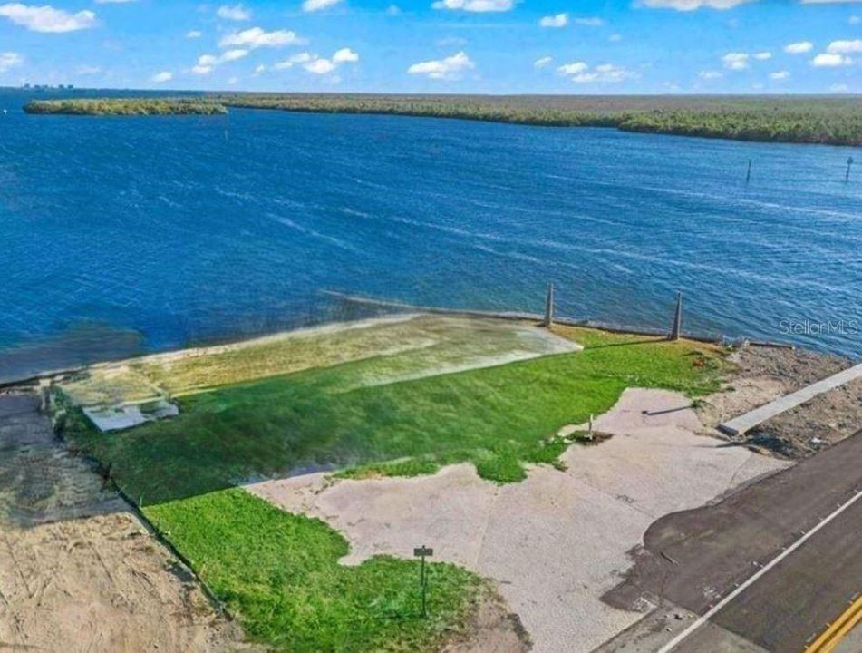 En Venta: $899,900 (0.27 acres)