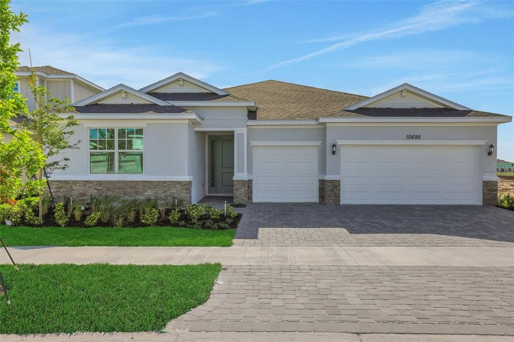 Active With Contract: $459,990 (3 beds, 2 baths, 2211 Square Feet)