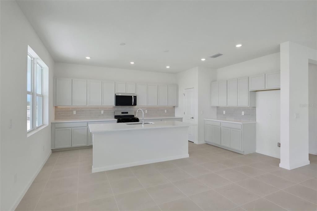 Active With Contract: $459,990 (3 beds, 2 baths, 2211 Square Feet)