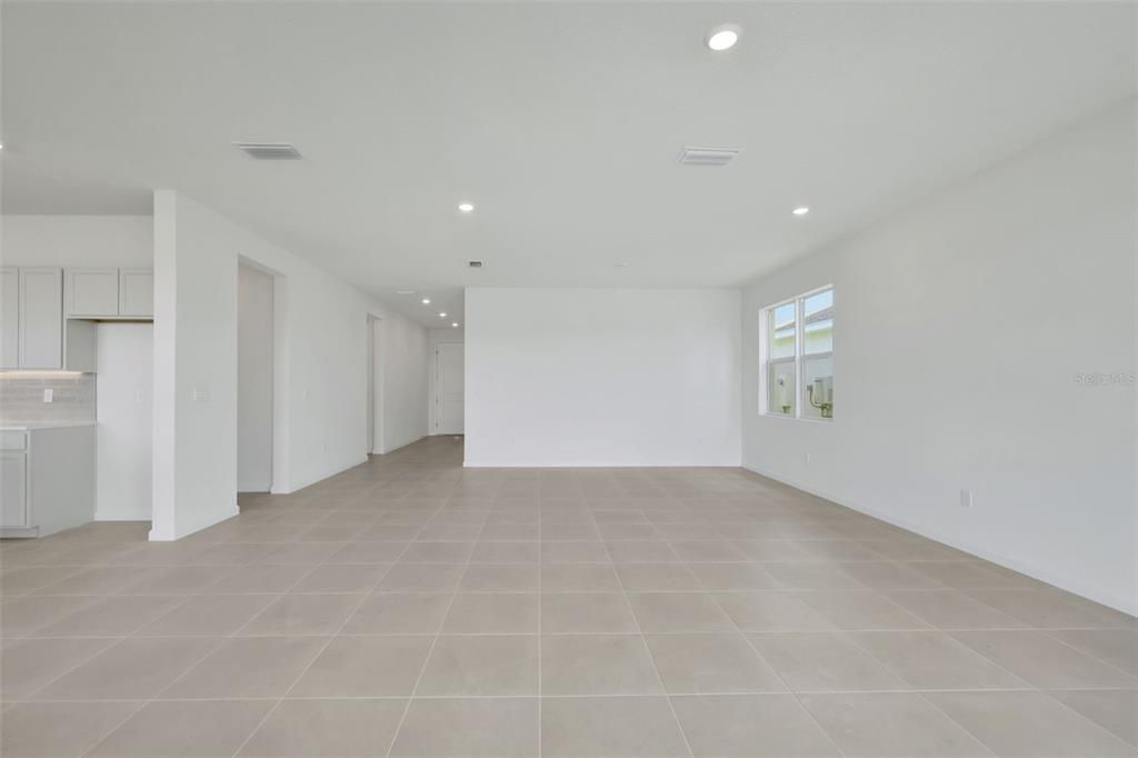 Active With Contract: $459,990 (3 beds, 2 baths, 2211 Square Feet)
