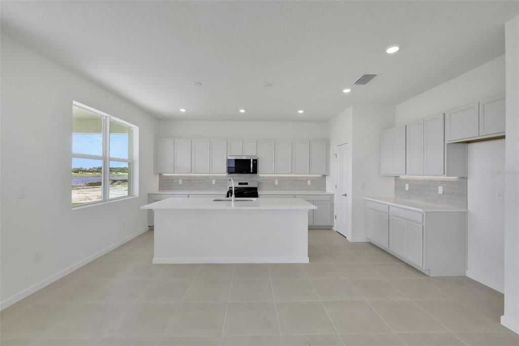 Active With Contract: $459,990 (3 beds, 2 baths, 2211 Square Feet)