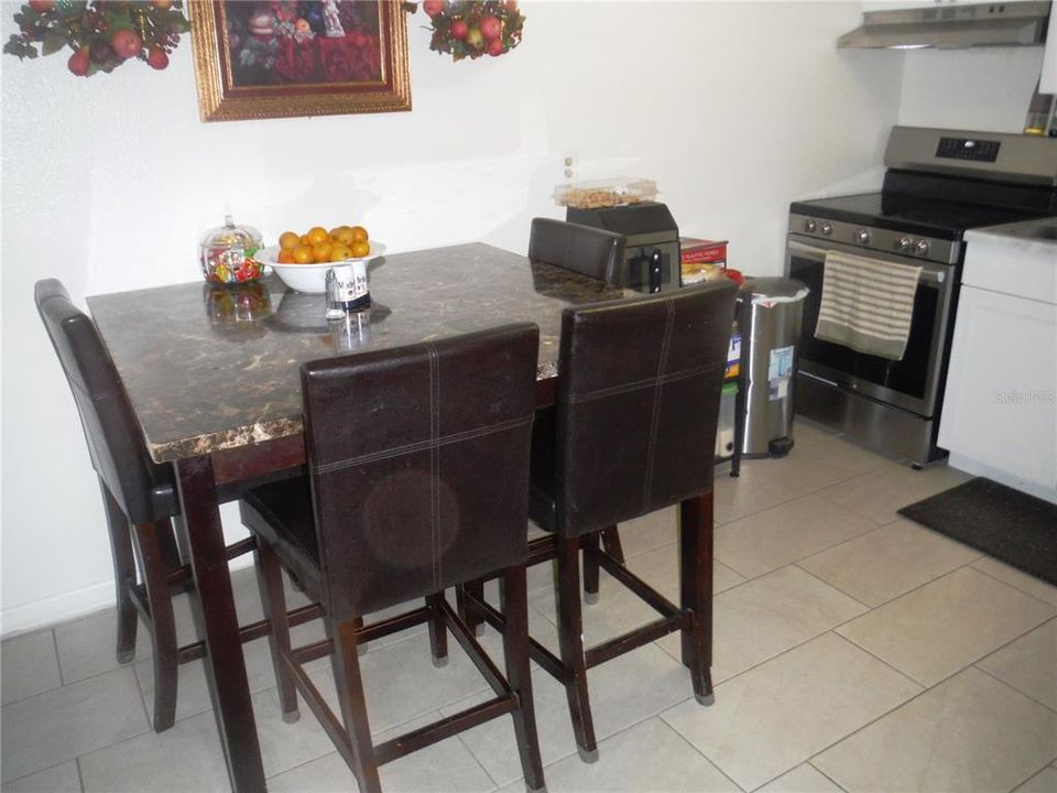 For Sale: $419,000 (5 beds, 0 baths, 1718 Square Feet)