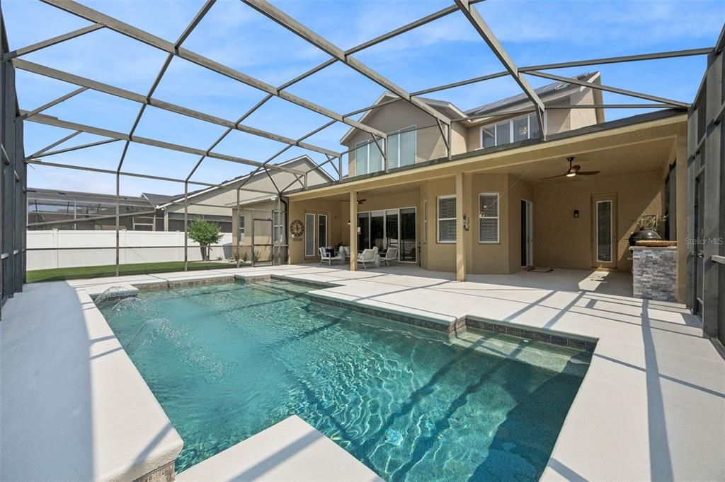 Activo con contrato: $825,000 (6 camas, 4 baños, 3583 Pies cuadrados)